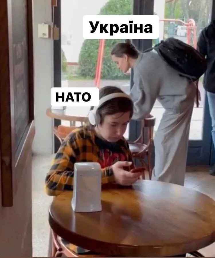 Джоли во львовской кофейне породила мемы Джоли во львовской кофейне породила мемы