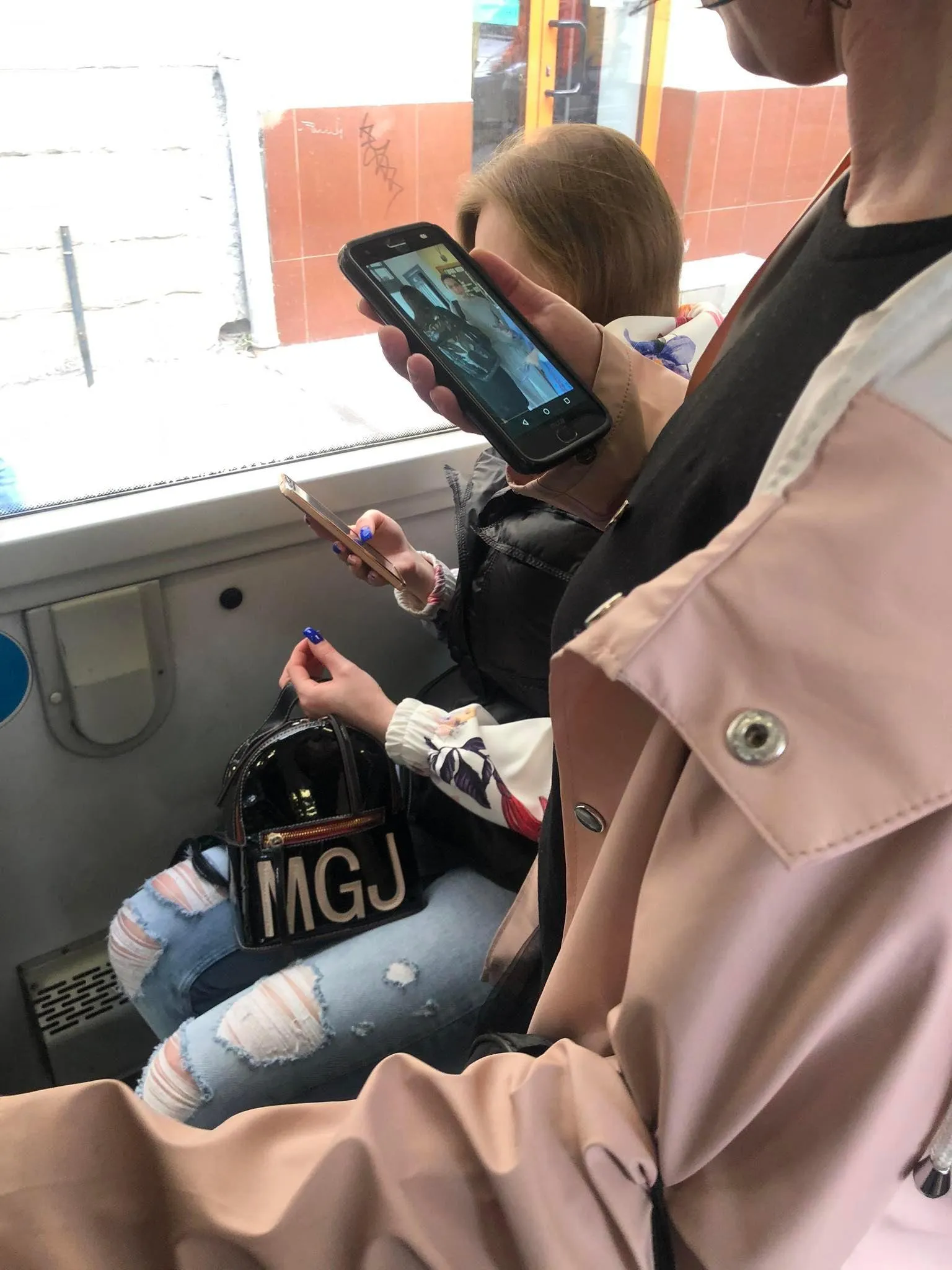 Джоли во львовской кофейне породила мемы Джоли во львовской кофейне породила мемы