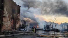 В Харькове 15 часов тушили масштабный пожар на складах: фото и видео ужасных последствий