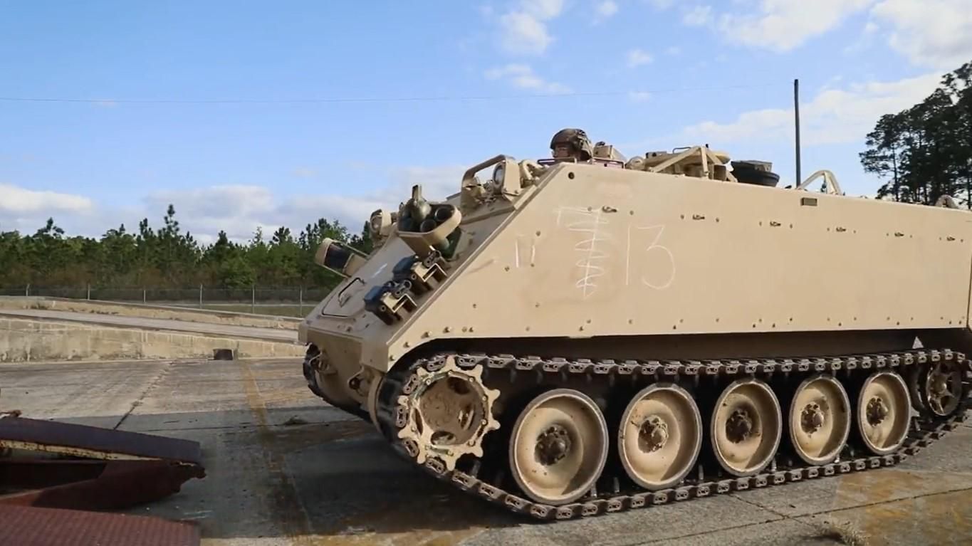 Бронетранспортери M113 везуть в Україну: у Пентагоні показали відео
