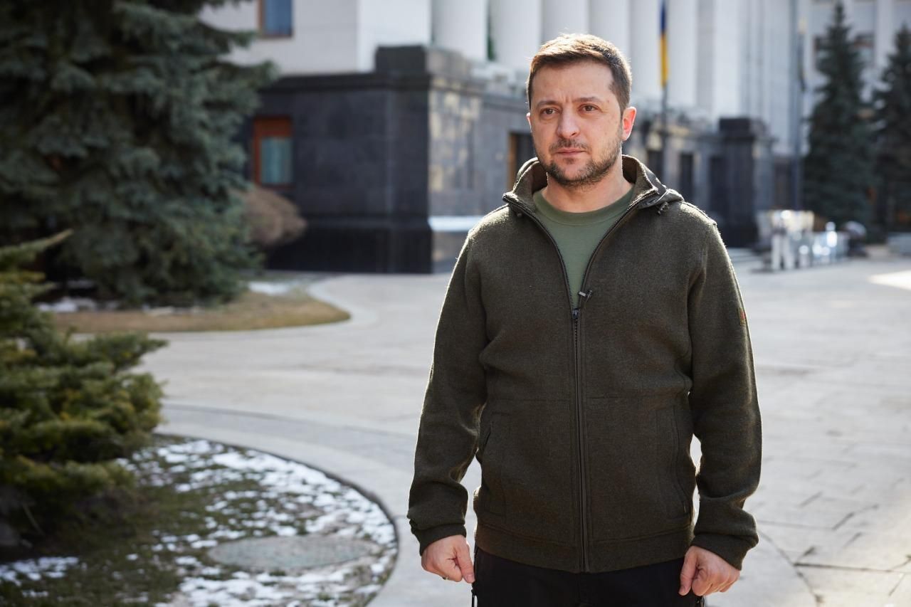 Оккупанты еще на нашей земле, но украинский флаг вернется повсюду, – Зеленский Оккупанты еще на нашей земле, но украинский флаг вернется повсюду, – Зеленский