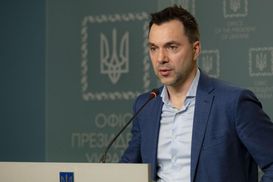 Близько 4 діб вже не видно руху російських військ на територію України, – Арестович Близько 4 діб вже не видно руху російських військ на територію України, – Арестович
