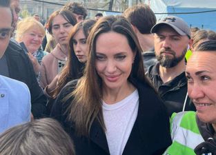 Джоли во Львове – это очень много химии, – Арестович о визите голливудской звезды в Украину