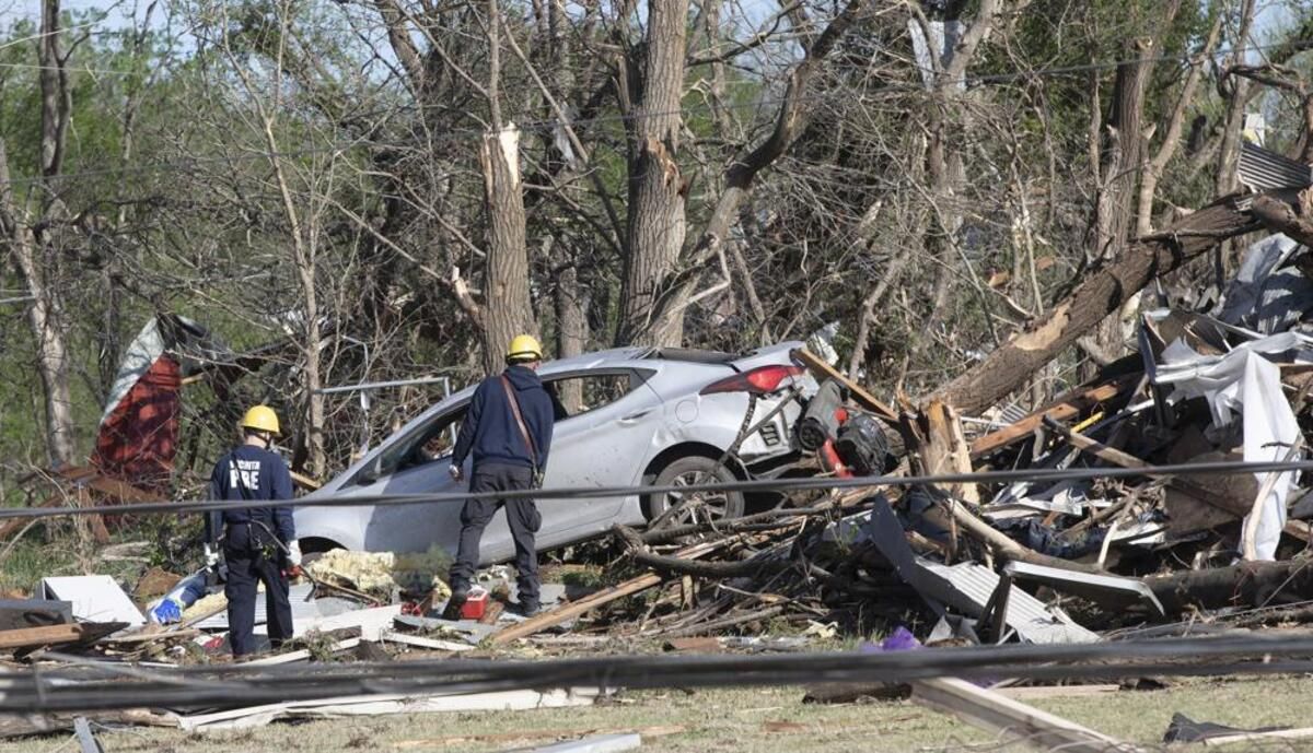 В американском Канзасе бурлил торнадо  есть жертвы и разрушения - 24 Канал