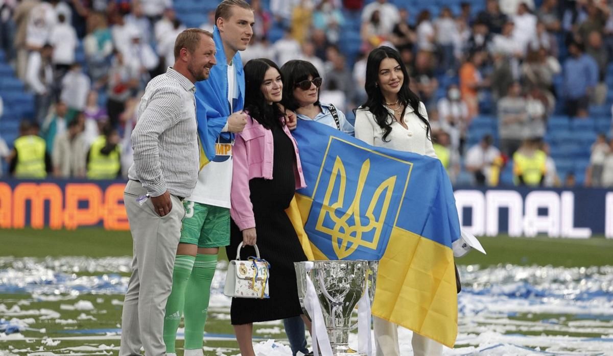 Лунін відсвяткував чемпіонство Реала з прапором України: патріотичні фото