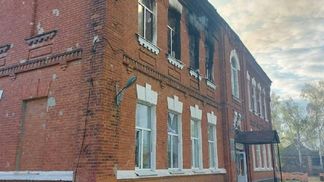 Оккупанты обстреливают Харьковщину: есть погибшие и горит школа, пережившая две мировые войны Оккупанты обстреливают Харьковщину: есть погибшие и горит школа, пережившая две мировые войны