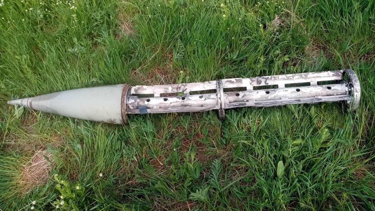 Вночі окупанти обстріляли околиці Миколаєва касетними боєприпасами з "Ураганів" Вночі окупанти обстріляли околиці Миколаєва касетними боєприпасами з "Ураганів"