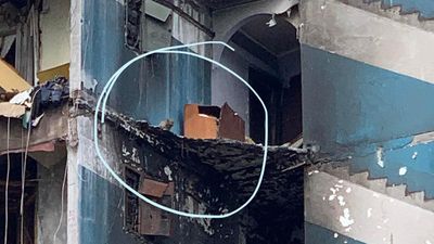 На 7 этаже полуразрушенного дома Бородянки заметили кота: его попытаются спасти