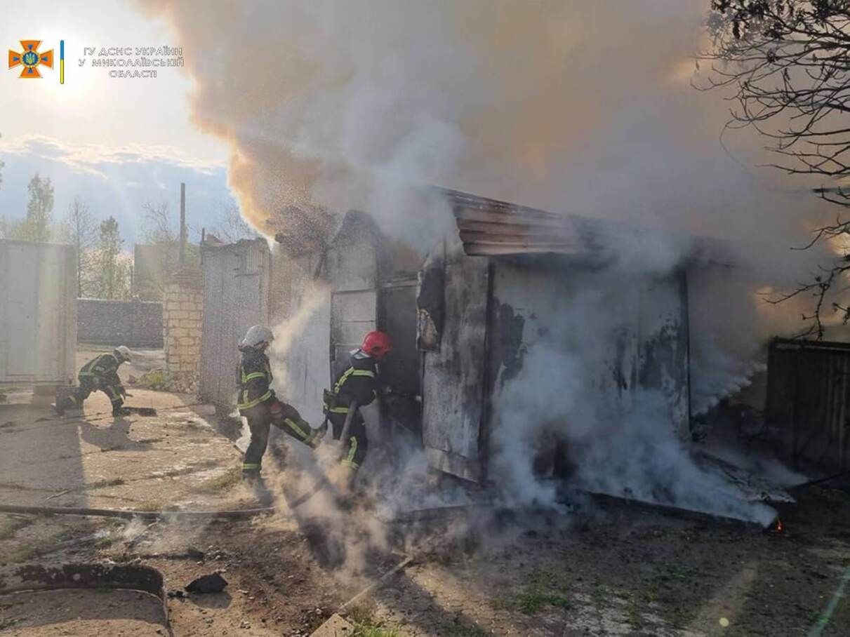 Росіяни знову обстріляли Миколаїв: загорілися 3 вагони