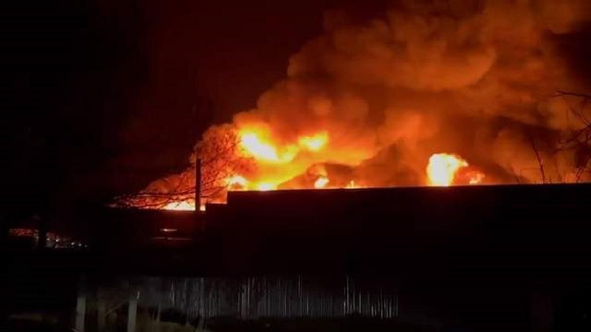 У Підмосков'ї палало видавництво "Просвещение", яке хоче прибрати Україну з підручників У Підмосков'ї палало видавництво "Просвещение", яке хоче прибрати Україну з підручників