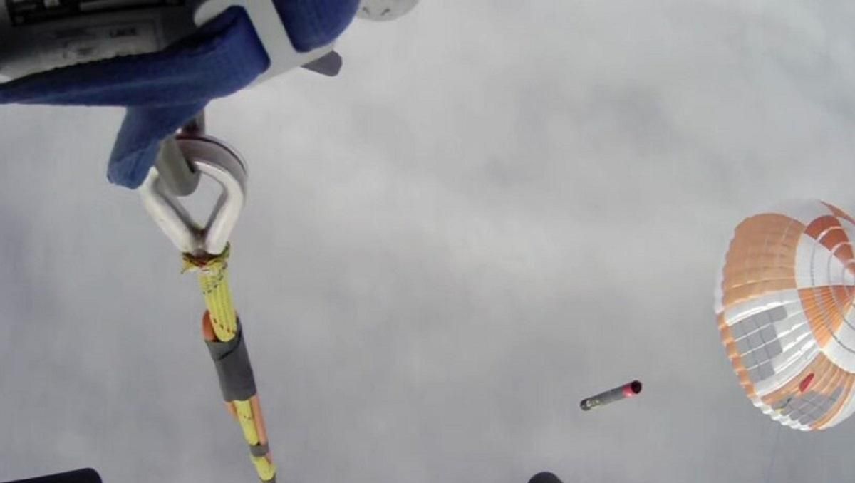 Rocket Lab поймала, затем уронила первую ступень ракеты Electron Rocket Lab поймала, затем уронила первую ступень ракеты Electron