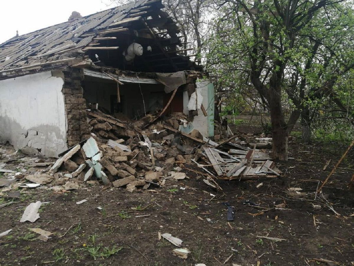 На Запорожье оккупанты обстреляли 12 домов и школу: погибли два человека