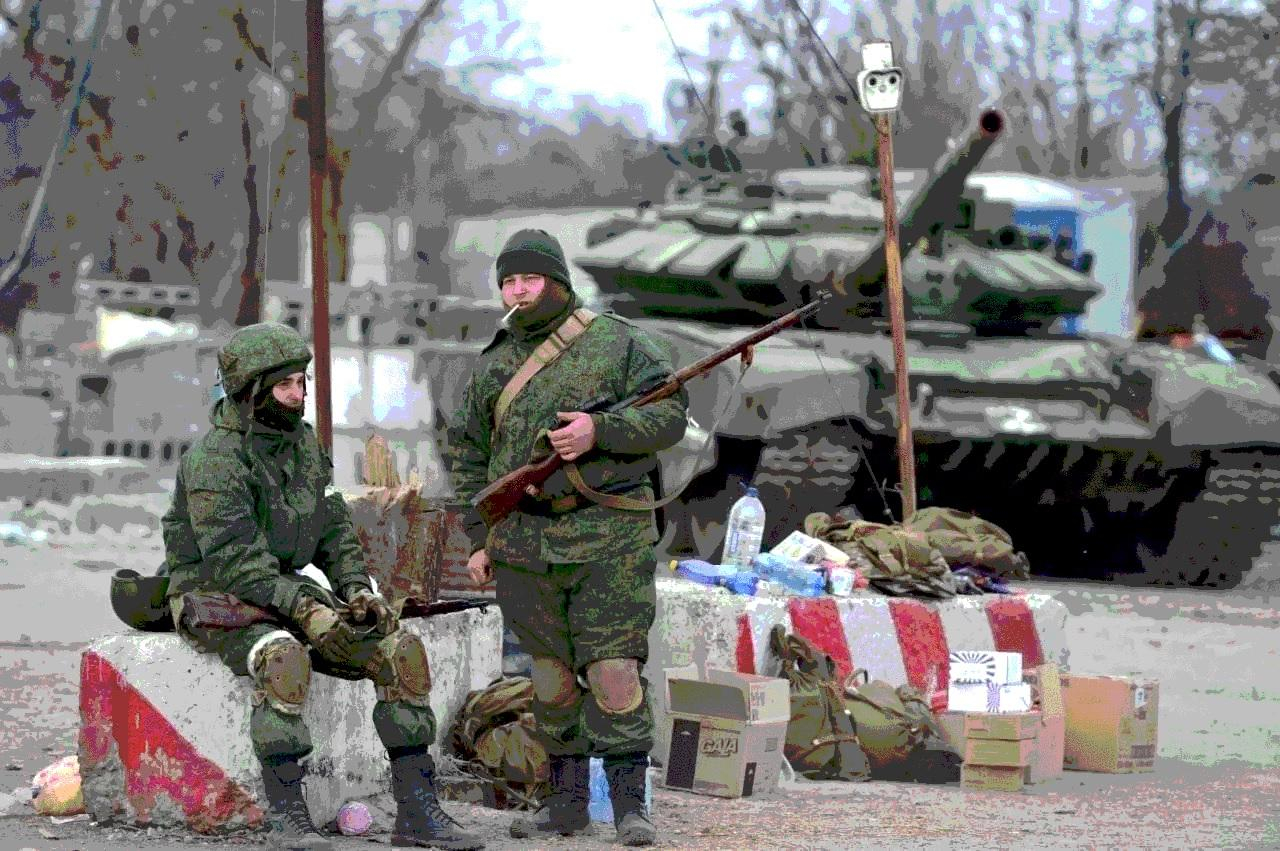 "Пушечное мясо" и старье вместо оружия: как Россия проводит "мобилизацию" на Луганщине