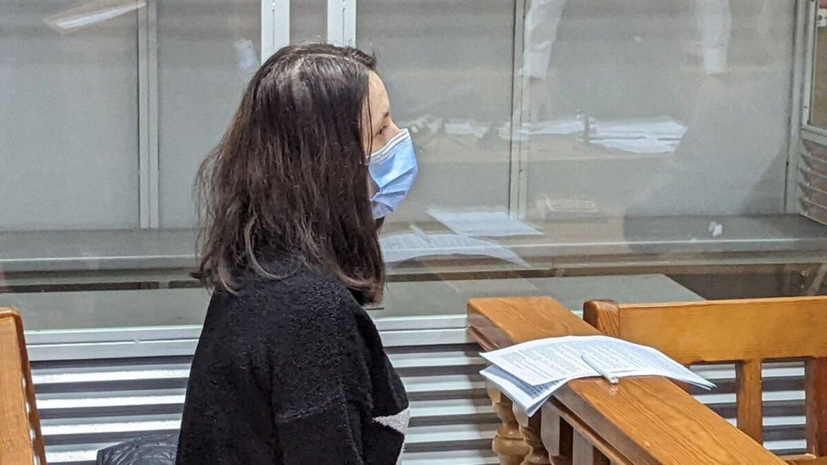 Жінка, яка під наркотиками в'їхала у Катедру в Тернополі, вийшла з-під варти Жінка, яка під наркотиками в'їхала у Катедру в Тернополі, вийшла з-під варти