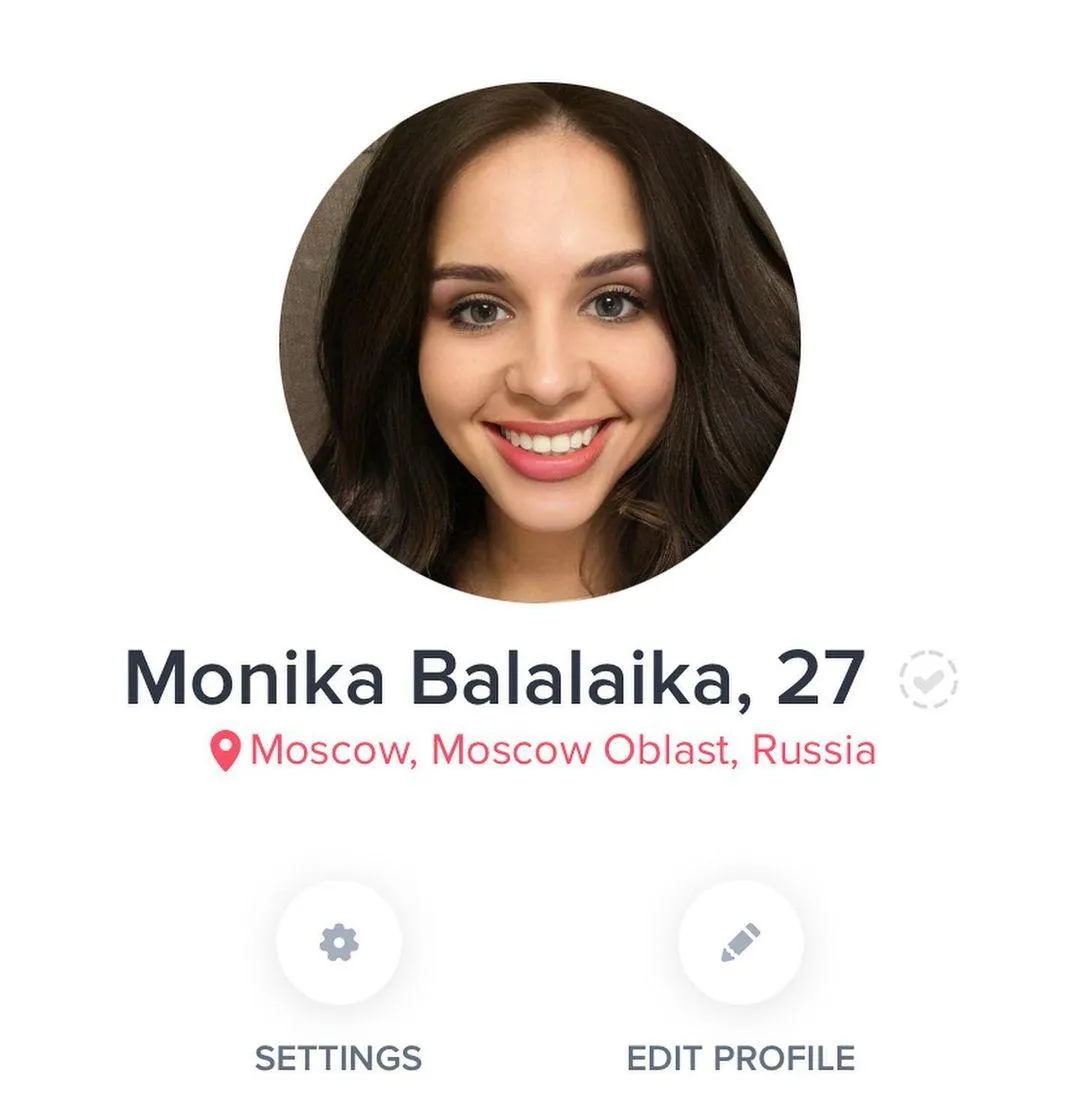 Анкета Моніки в російському тіндері Анкета Моніки в російському тіндері