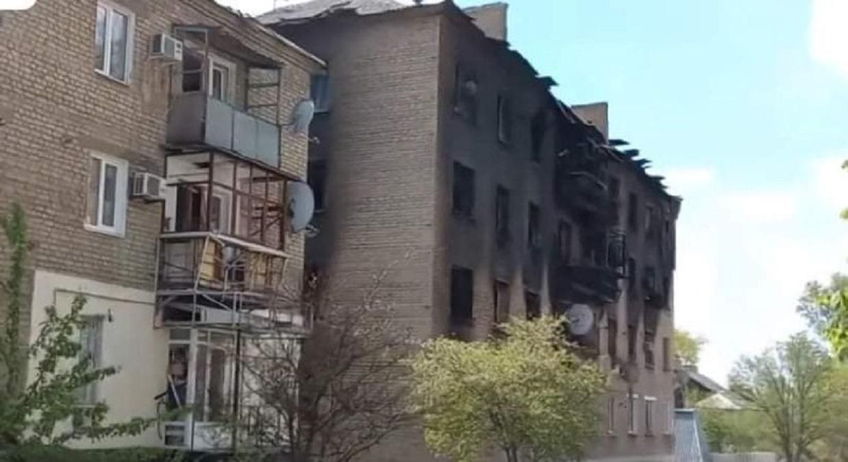 Росіяни обстрілюють лікарні та школи на Луганщині: є загиблі та поранені Росіяни обстрілюють лікарні та школи на Луганщині: є загиблі та поранені