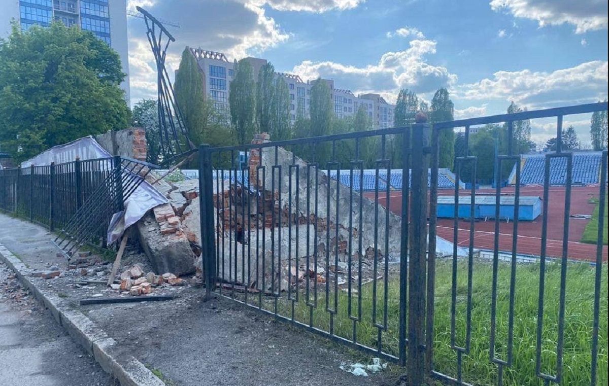Окупанти обстріляли стадіон Динамо у Харкові: фото руйнувань