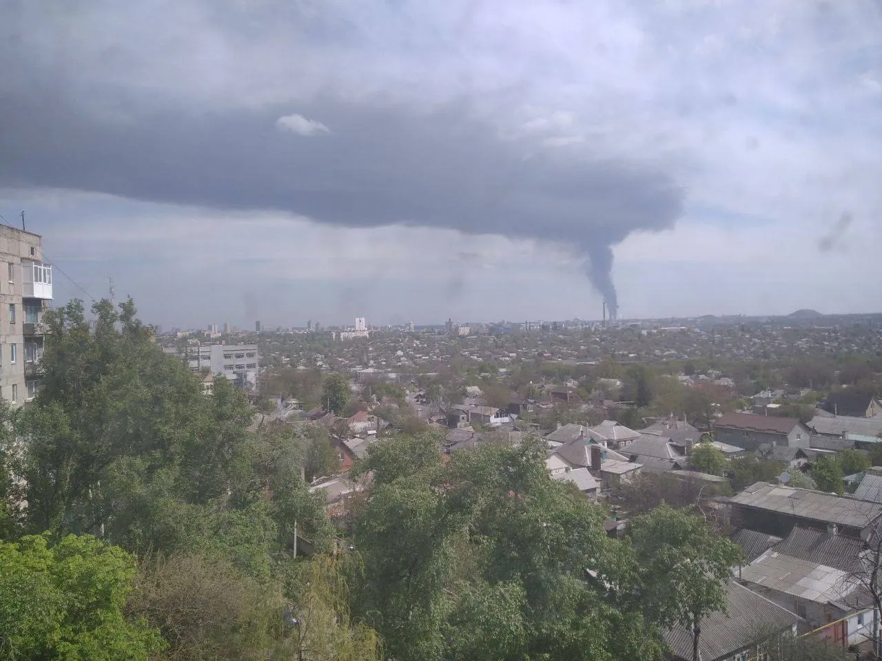 Пожар на нефтебазе в Макеевке Пожар на нефтебазе в Макеевке