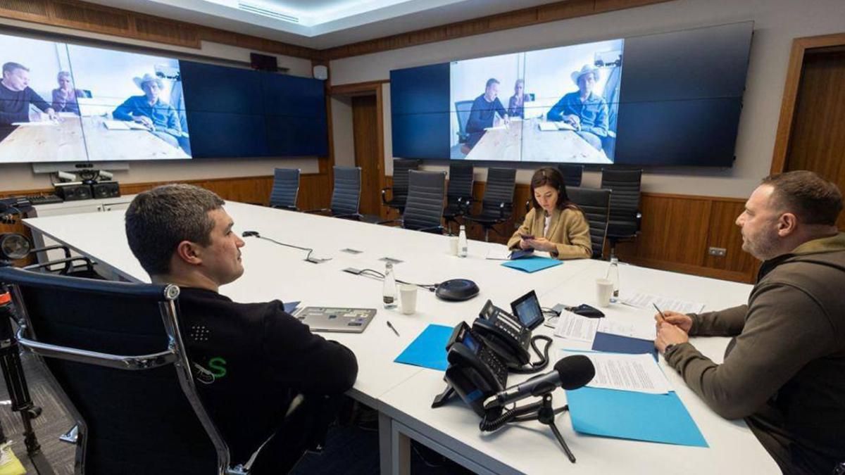 Михайло Федоров провів перемовини з Кімбалом Маском, братом мільярдера Ілона Маска Михайло Федоров провів перемовини з Кімбалом Маском, братом мільярдера Ілона Маска