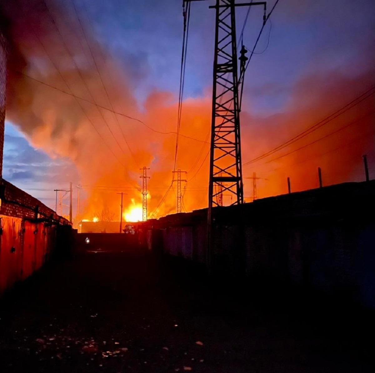 В сети показали последствия ракетного удара по электрическим подстанциям Львова: видео разрушений