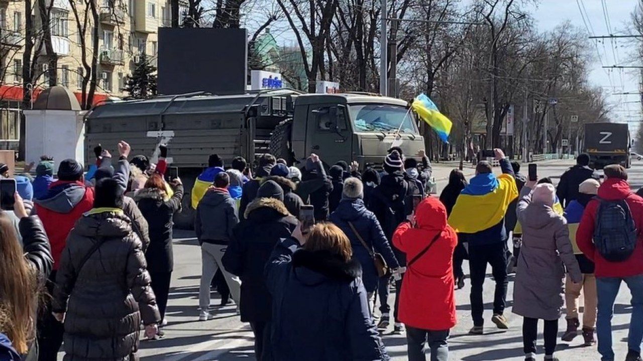 Окупанти хочуть приєднати Херсон до Криму без референдуму, – волонтерка