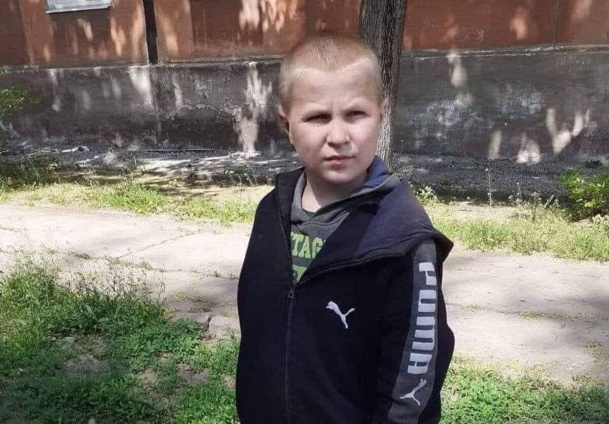 8-летний Миша из Мариуполя потерял маму, а впоследствии его засыпало в  подвале: щемящая история - 24 Канал