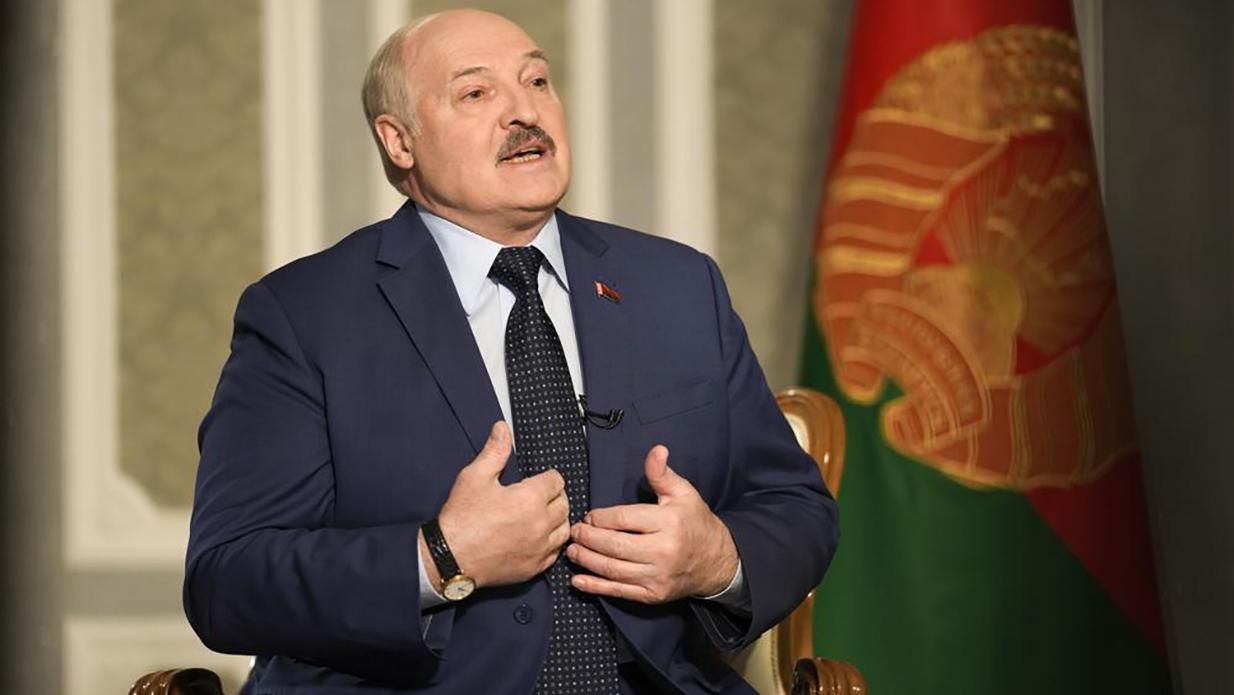 Лукашенко заявляє, що навчання у Білорусі нікому не загрожуватимуть