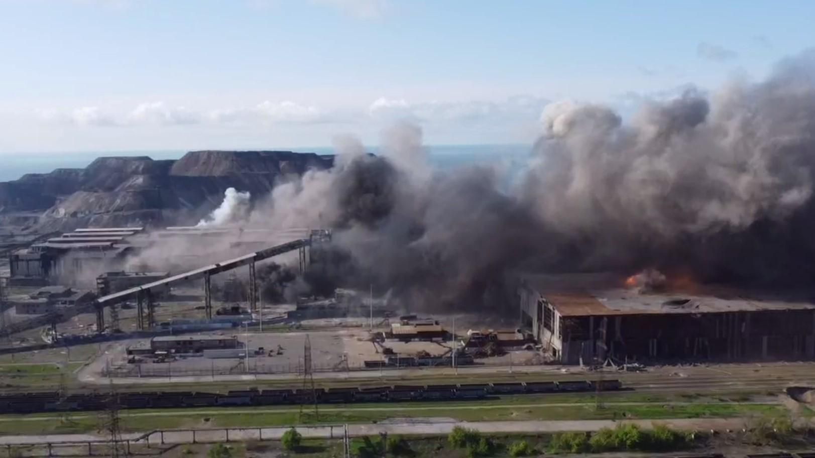 Штурм "Азовсталі" триває: захисники під щільним вогнем тримають оборону заводу Штурм "Азовсталі" триває: захисники під щільним вогнем тримають оборону заводу