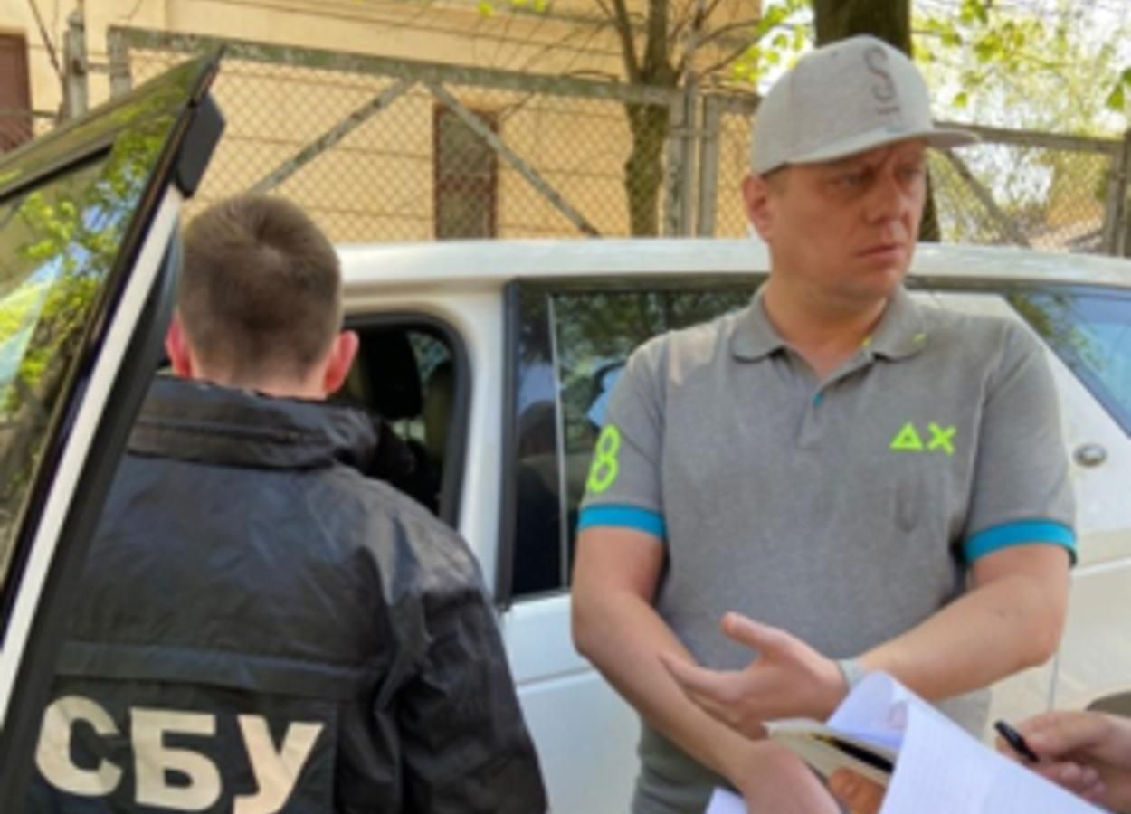 Експосадовця ЛОДА затримали на розкраданні гуманітарної допомоги Експосадовця ЛОДА затримали на розкраданні гуманітарної допомоги