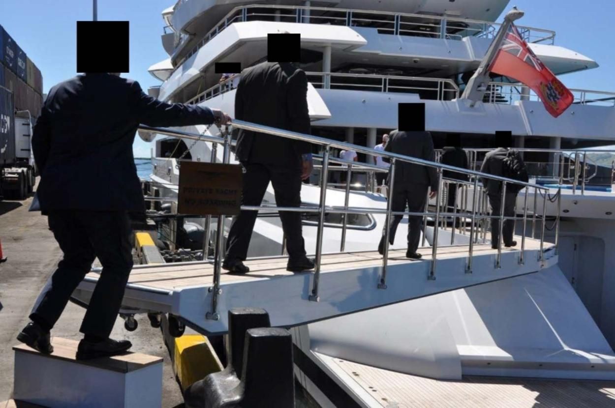 Власти Фиджи конфисковали яхту Amadea российского олигарха Керимова