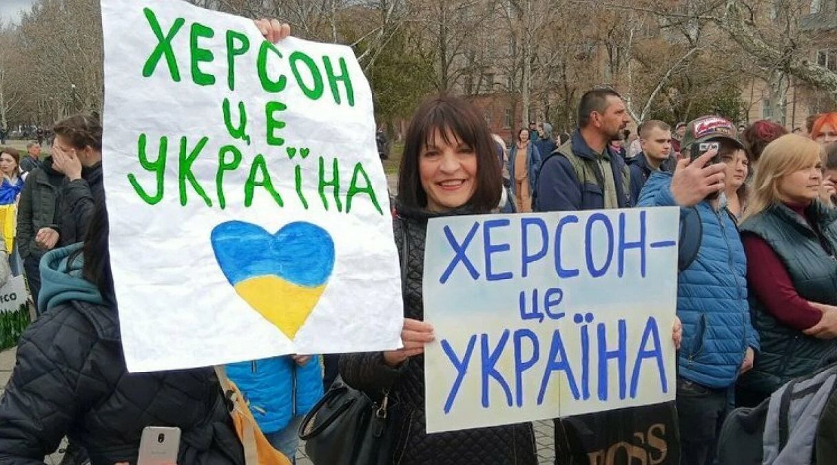 Каждое сопротивление приближает победу: 9 мая херсонцы собираются выйти на митинг за Украину Каждое сопротивление приближает победу: 9 мая херсонцы собираются выйти на митинг за Украину