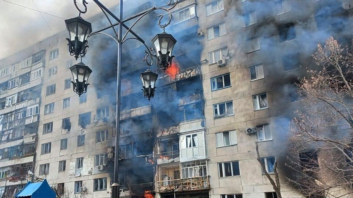 Попасну цілодобово бомблять з різного озброєння, місто фактично зруйноване, – Гайдай