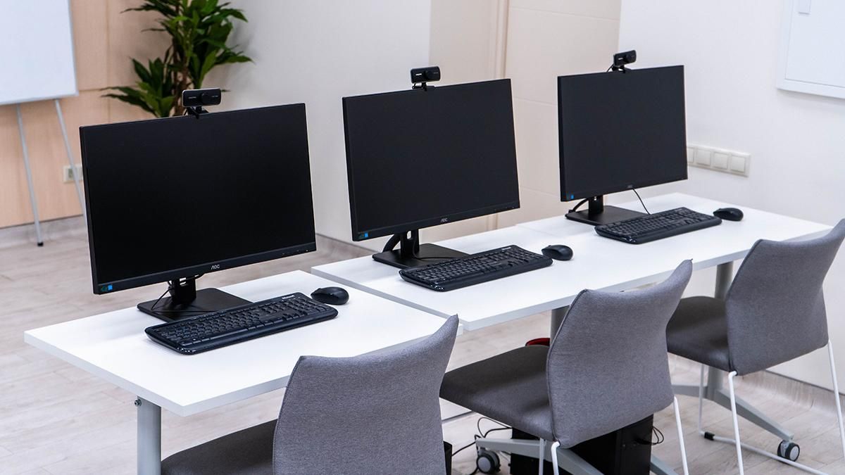 Держустановам Китаю наказали позбавитись від іноземних комп'ютерів: що відбувається Держустановам Китаю наказали позбавитись від іноземних комп'ютерів: що відбувається