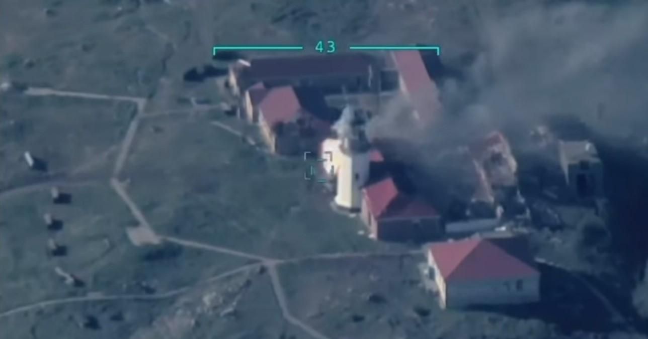 "Великолепный подарок к празднику": в ВСУ показали видео ударов по россиянам на Змеином "Великолепный подарок к празднику": в ВСУ показали видео ударов по россиянам на Змеином