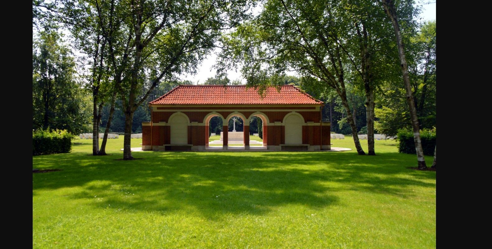 У Нідерландах осквернили військове кладовище: у МЗС називають це провокацією проти України У Нідерландах осквернили військове кладовище: у МЗС називають це провокацією проти України