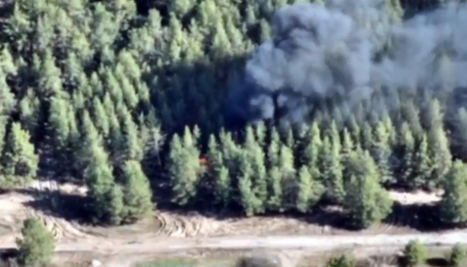 Украинские воины уничтожили авто с боекомплектом и блиндаж оккупантов: мощное видео Украинские воины уничтожили авто с боекомплектом и блиндаж оккупантов: мощное видео