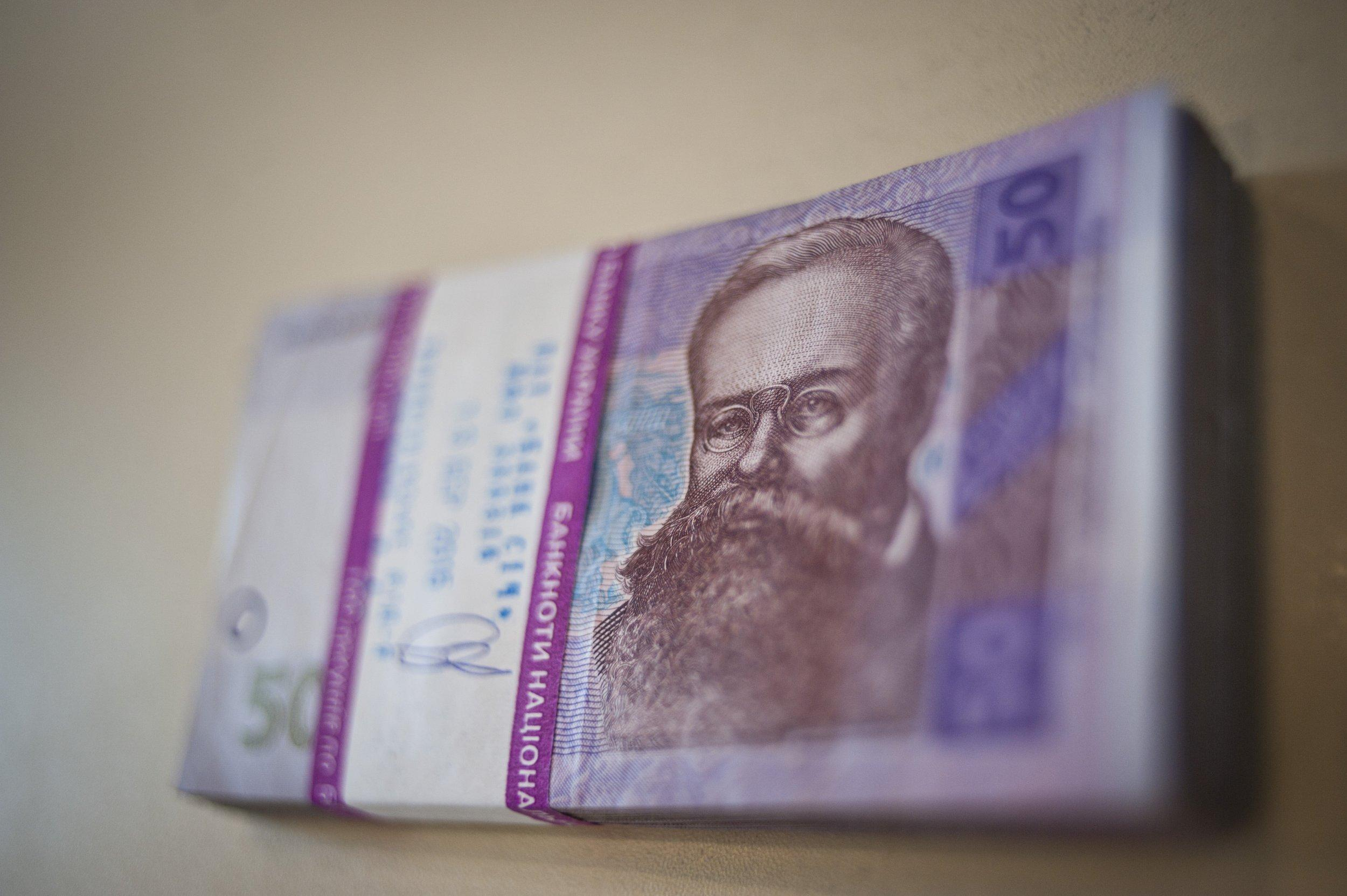 Українській державі катастрофічно бракує коштів Українській державі катастрофічно бракує коштів