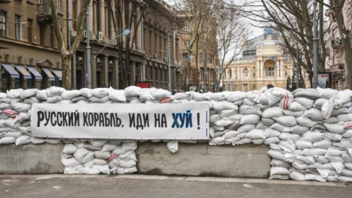 В Одессе слышны взрывы: людей просят оставаться в укрытиях