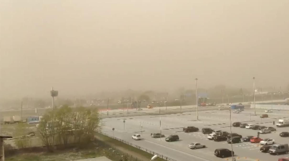 Росію накрили пилові бурі, штормовий вітер та пожежі: страшні відео Росію накрили пилові бурі, штормовий вітер та пожежі: страшні відео