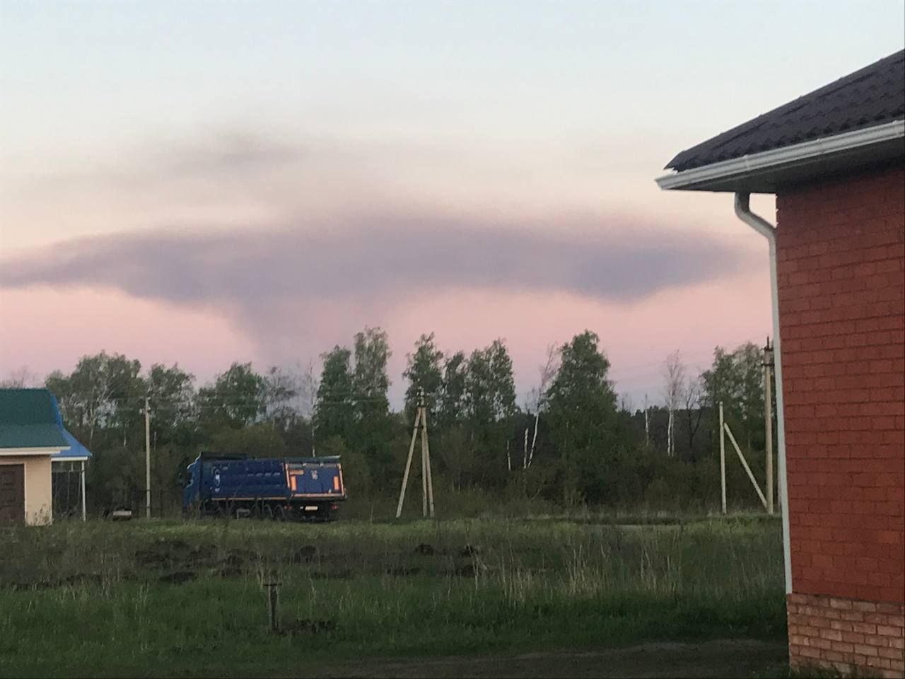 У Бєлгород "завезли свіжу бавовну": в околицях міста видніються стовпи диму