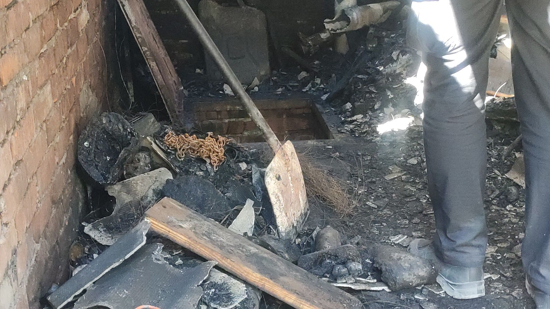 Пожар в результате обстрелов в Харькове: погиб мужчина, женщина отравилась угарным газом
