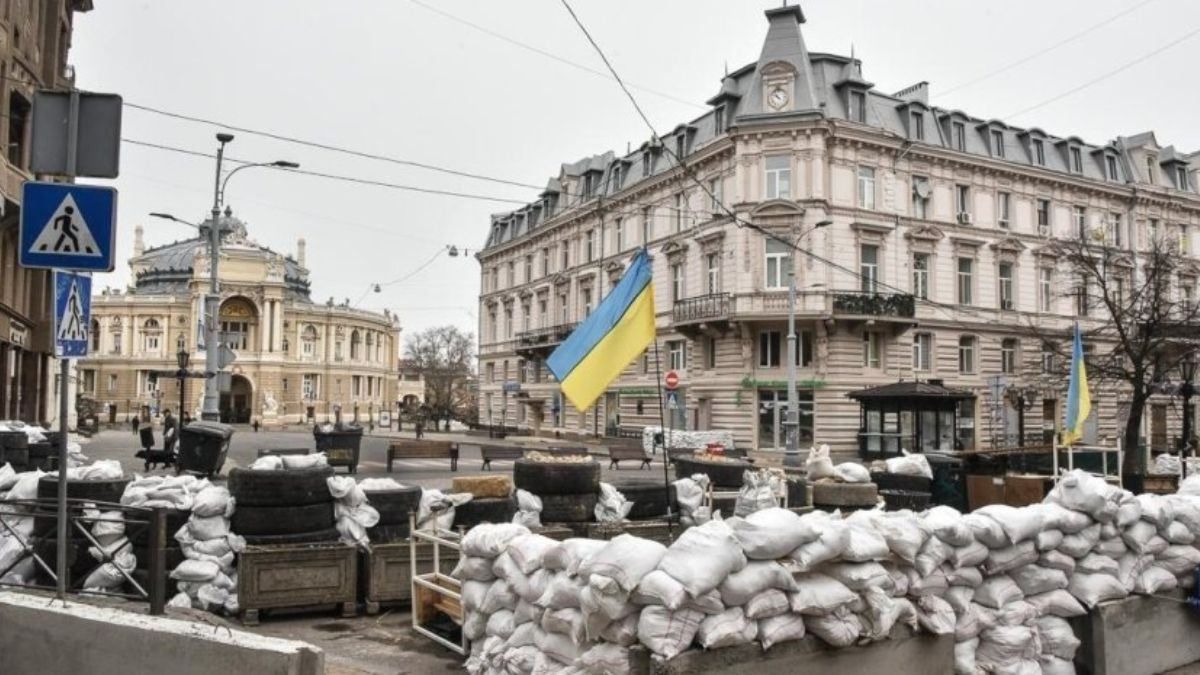 В Одесской области снова слышны взрывы: людей просят оставаться в укрытиях