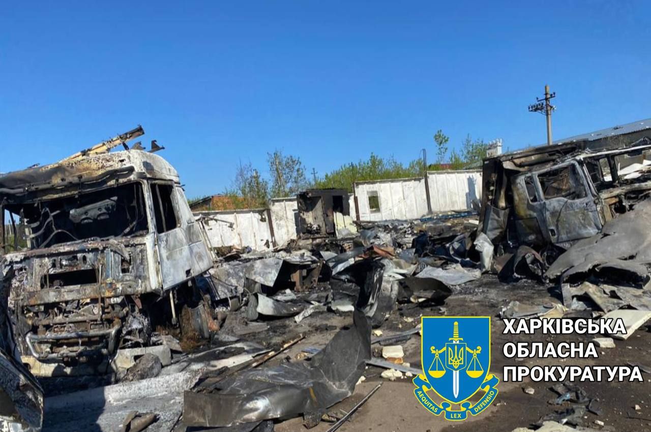 Окупанти обстріляли Богодухів на Харківщині: загорілися вантажівки та нежитлові будівлі