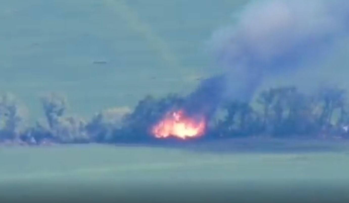 ЗСУ знищили позиції російських артилеристів на Ізюмському напрямку: ефектне відео ЗСУ знищили позиції російських артилеристів на Ізюмському напрямку: ефектне відео