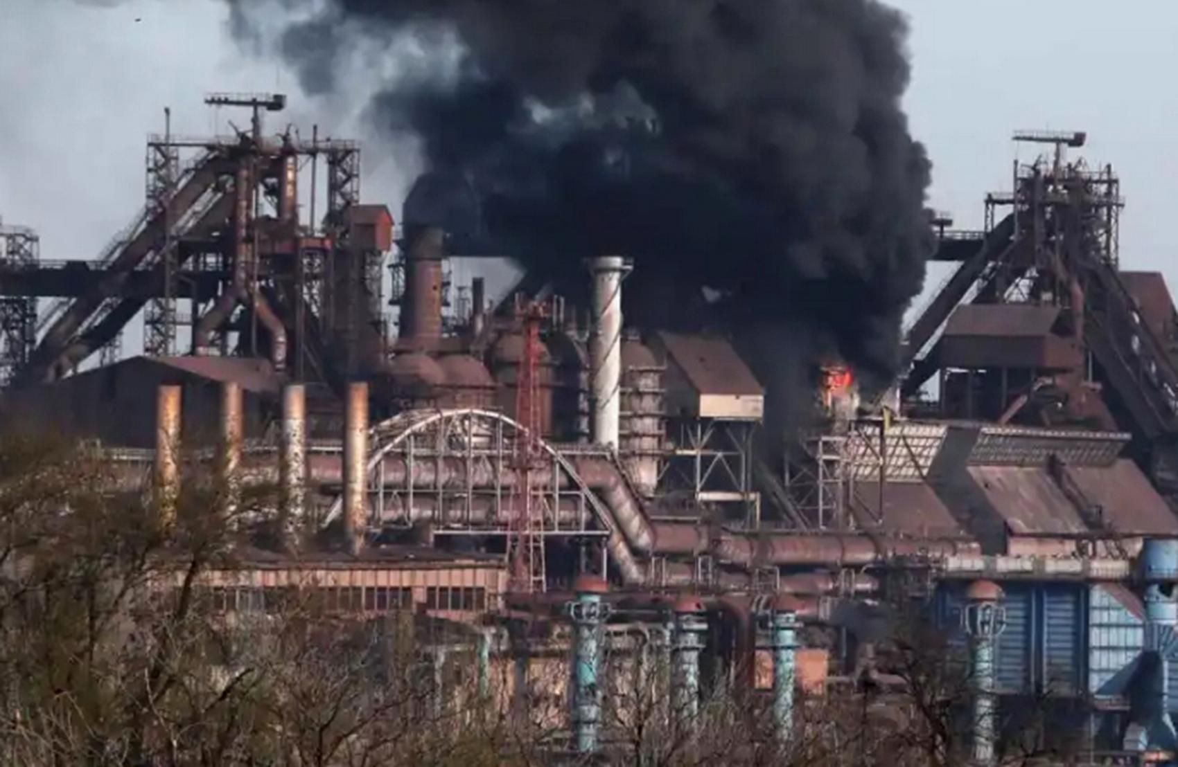 Ворог артилерією й танками продовжує штурмувати "Азовсталь", – Генштаб Ворог артилерією й танками продовжує штурмувати "Азовсталь", – Генштаб