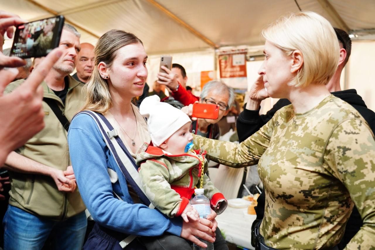 З "Азовсталі" вдалося евакуювати всіх жінок, дітей та літніх людей З "Азовсталі" вдалося евакуювати всіх жінок, дітей та літніх людей