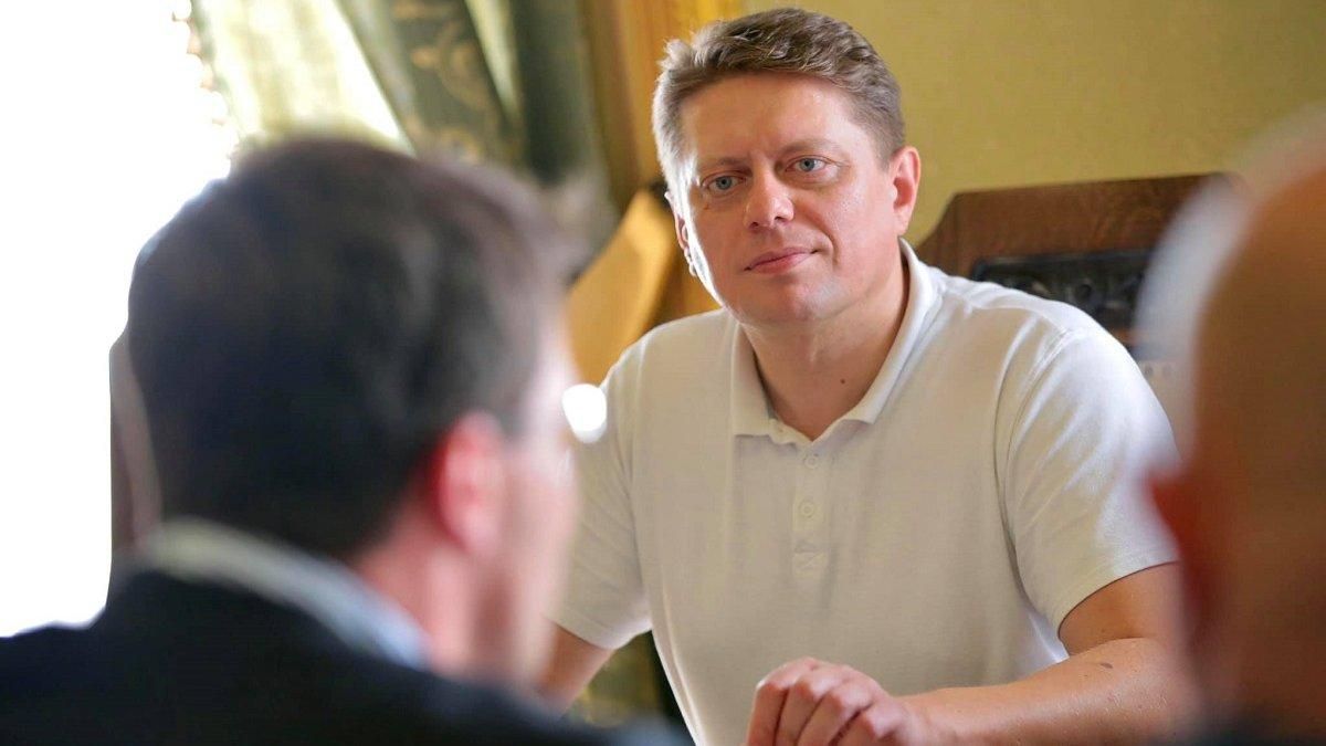 Суд избрал меру пресечения экс-чиновнику Матису и журналисту Шпитко за хищение гуманитарки Суд избрал меру пресечения экс-чиновнику Матису и журналисту Шпитко за хищение гуманитарки