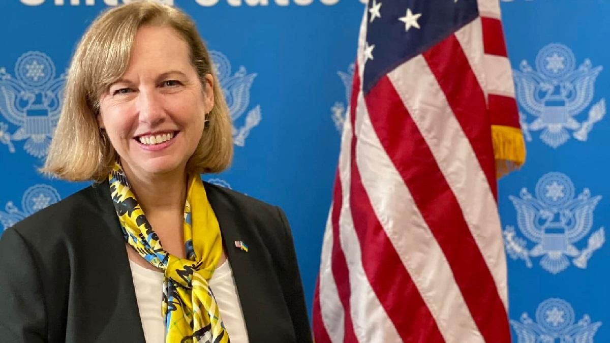 Крістіна Квін приїхала у Київ: невдовзі посольство США відновить роботу Крістіна Квін приїхала у Київ: невдовзі посольство США відновить роботу