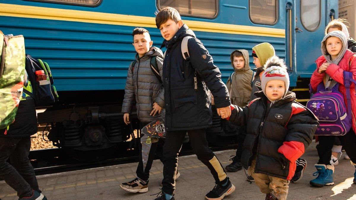 226 дітей загинуло в Україні через війну Росії: вчора стало відомо про смерть 13-річної дівчини 226 дітей загинуло в Україні через війну Росії: вчора стало відомо про смерть 13-річної дівчини