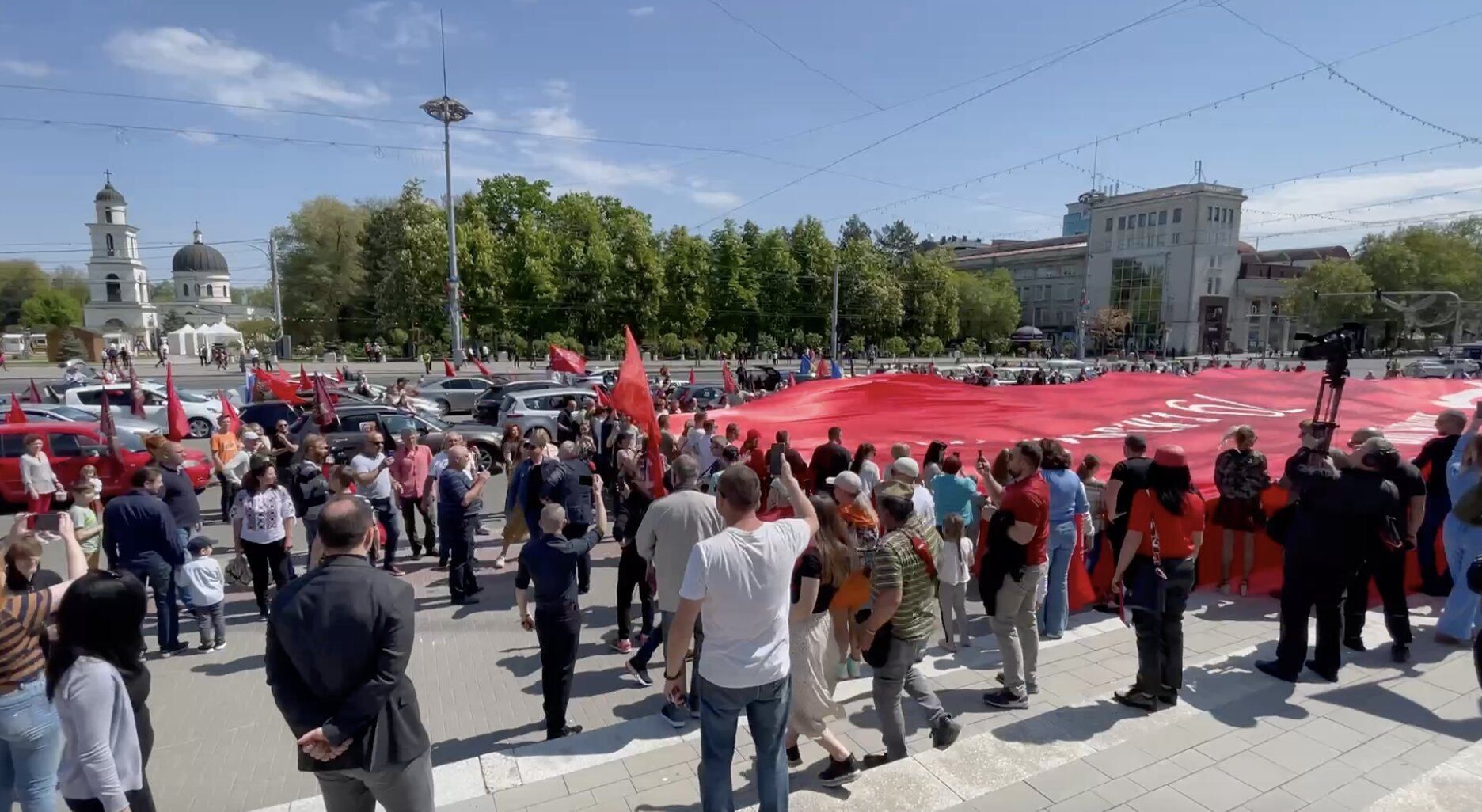 У центрі Кишинева накинулися на чоловіка через вислів "Слава Україні!"